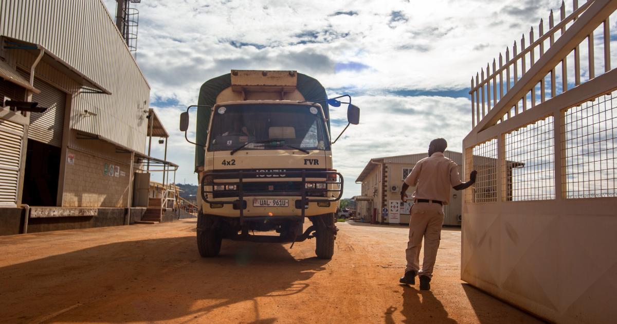 Transporting green coffee from the mill to port - Genuine Origin Coffee Transporting green coffee from the mill to port