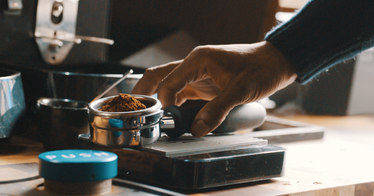 Fine coffee grind size for espresso | Img byKelly from Pexels - Genuine Origin Coffee Use a fine coffee grind size for espresso